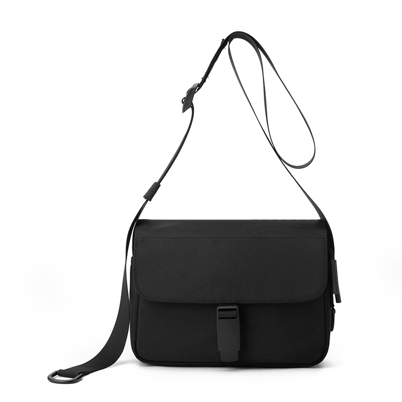 WEPOWER's new casual commuting single-shoulder crossbody bag features a large-capacity sports function, windproof and water-repellent cycling crossbody Application Scenario