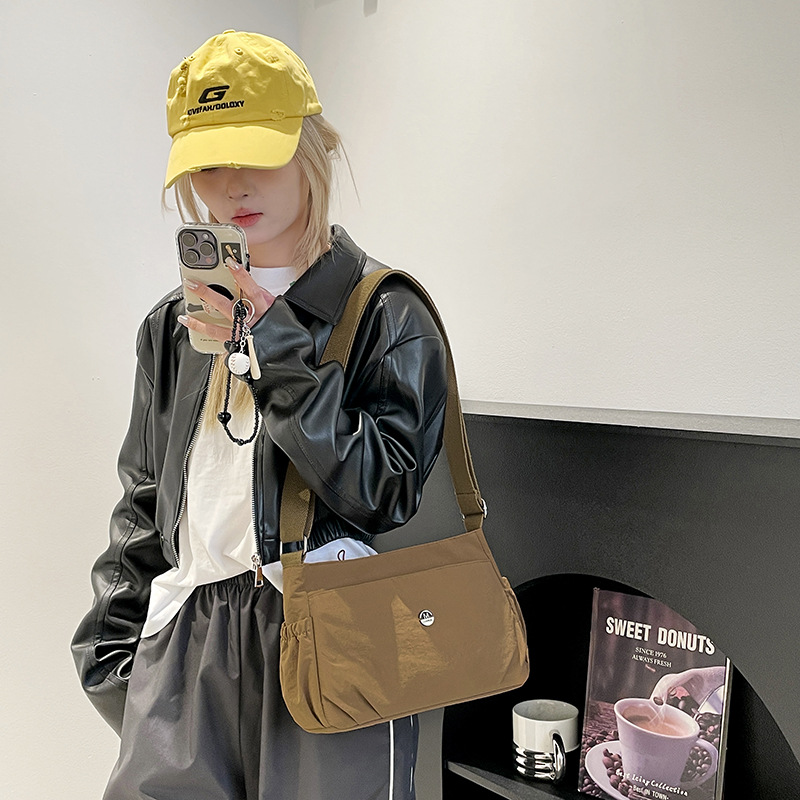 New best-selling nylon fabric outdoor mom bag, large-capacity single-shoulder crossbody bag, casual and versatile women's backpack and luggage details Picture