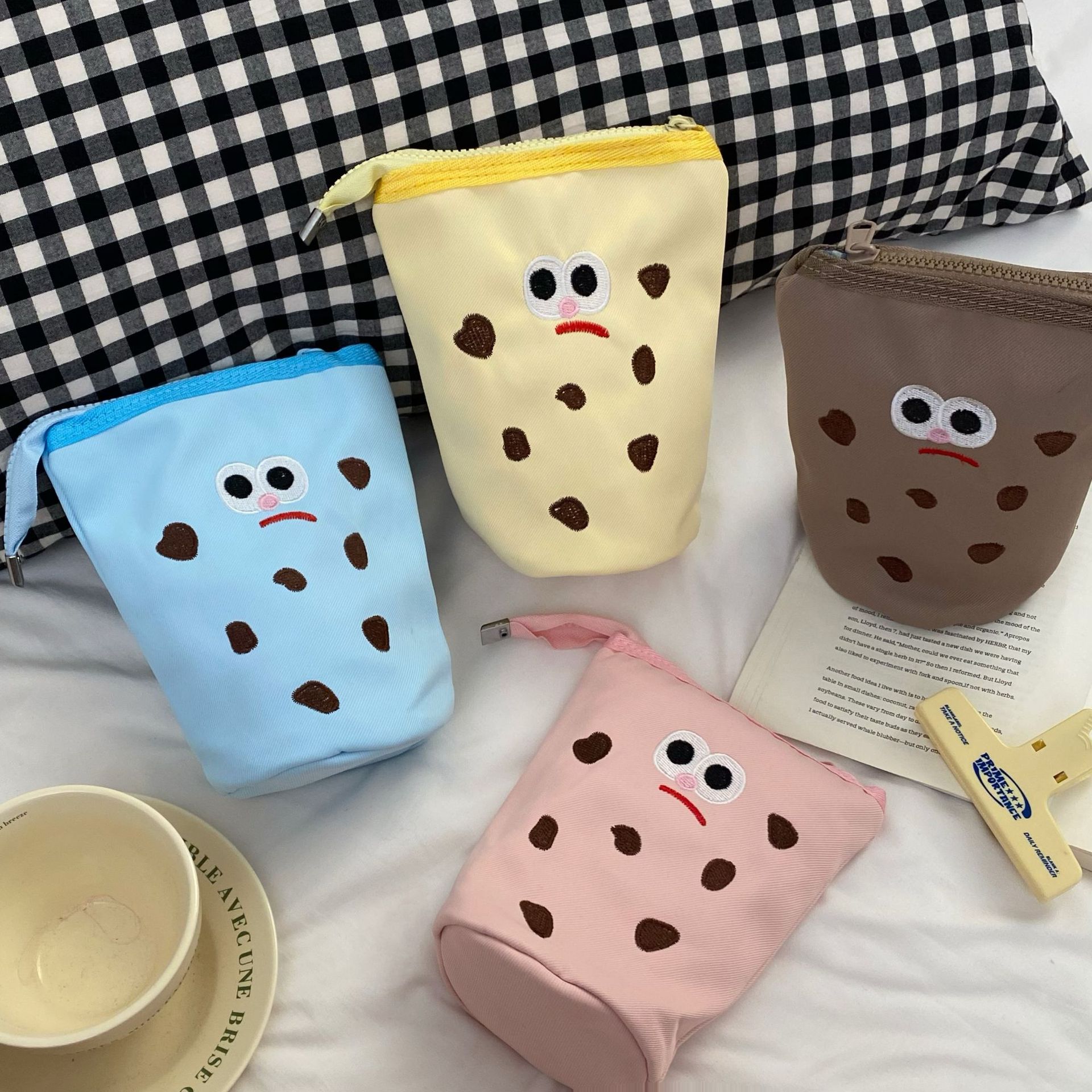 Cartoon cookie pen case, high appearance level, pen barrel style pen case, creative vertical flip stationery storage bag, student cylinder pencil case full figure
