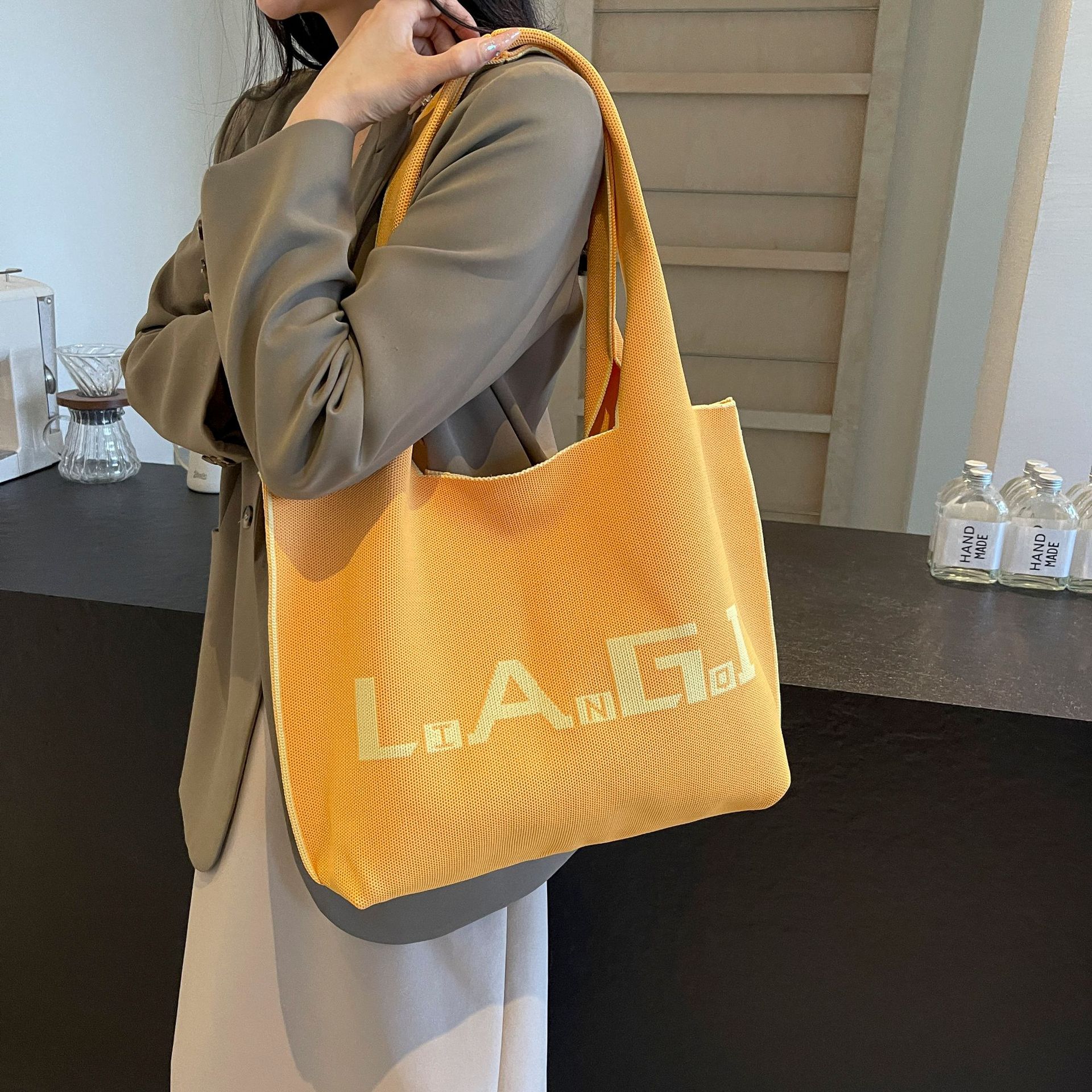 Knitted bag, simple and large-capacity single-shoulder bag, fashionable striped bucket bag for students going out, new tote bag for commuting to work details Picture