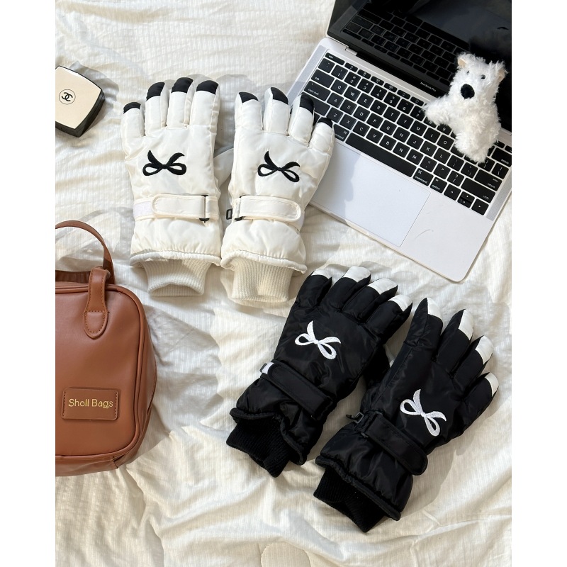 Cute bow ski gloves, winter thickened new fleece windproof, cold-proof and waterproof outdoor cycling cotton gloves Application Scenario