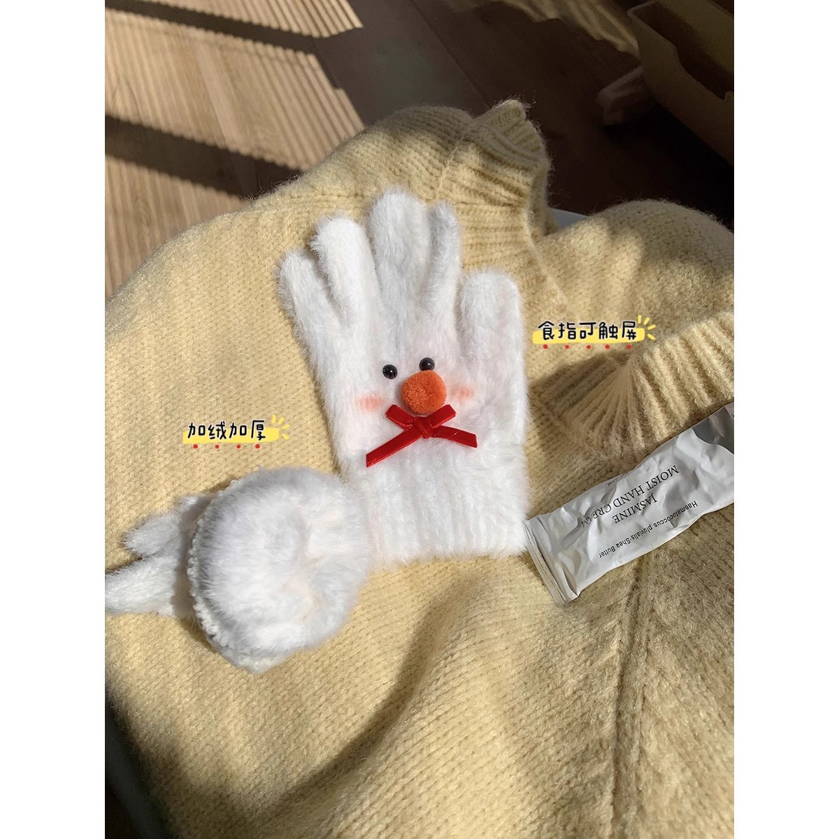 Christmas snowman plush gloves for girls, cute and warm, thickened and warm, bow-shaped finger gloves for cycling to prevent cold waves Application Scenario