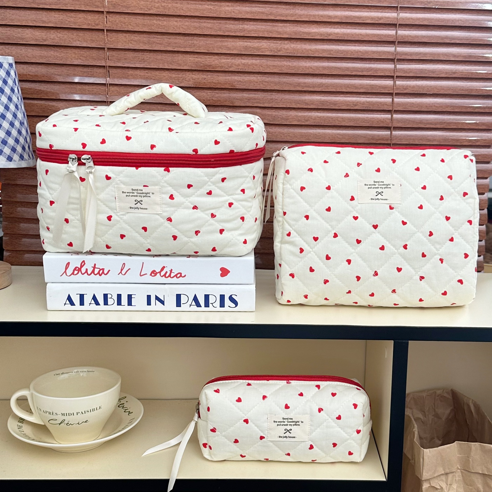 Cross-border red heart-shaped makeup bag for women, ins style, high appearance level, sweet multi-functional storage bag, large capacity toiletry bag Application Scenario