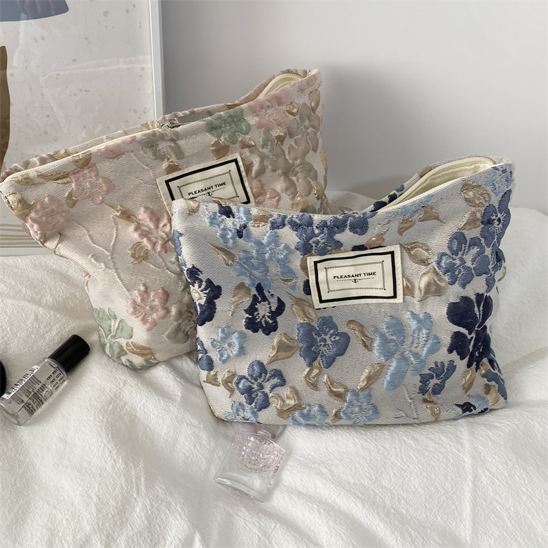 18241 French embossed flower cosmetic bag, simple large-capacity portable handbag, casual mobile phone, walking clutch full figure
