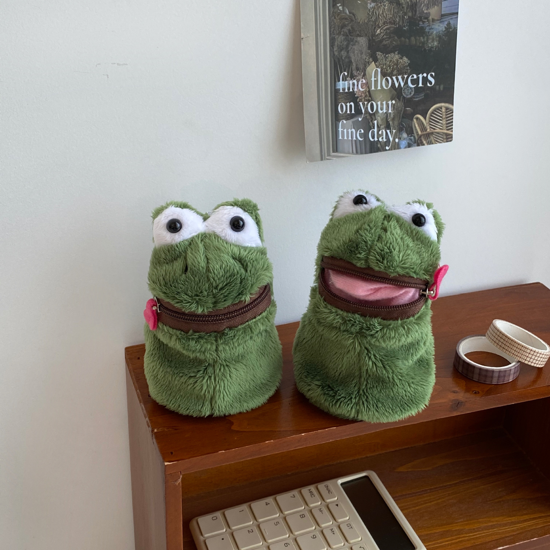 The blogger's same style frog coin purse, cute plush toy doll, keychain, pendant, portable coin purse full figure