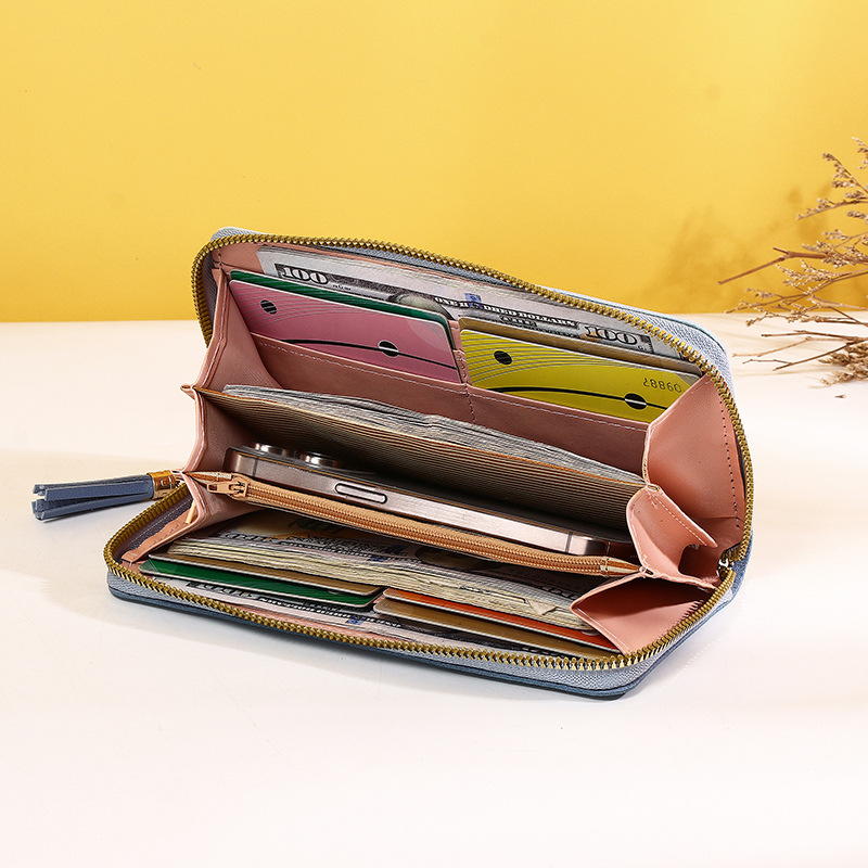 New single-pull ladies' wallet, zipper clutch, fashionable European and American wallet, large-capacity soft leather loose change phone case Application Scenario
