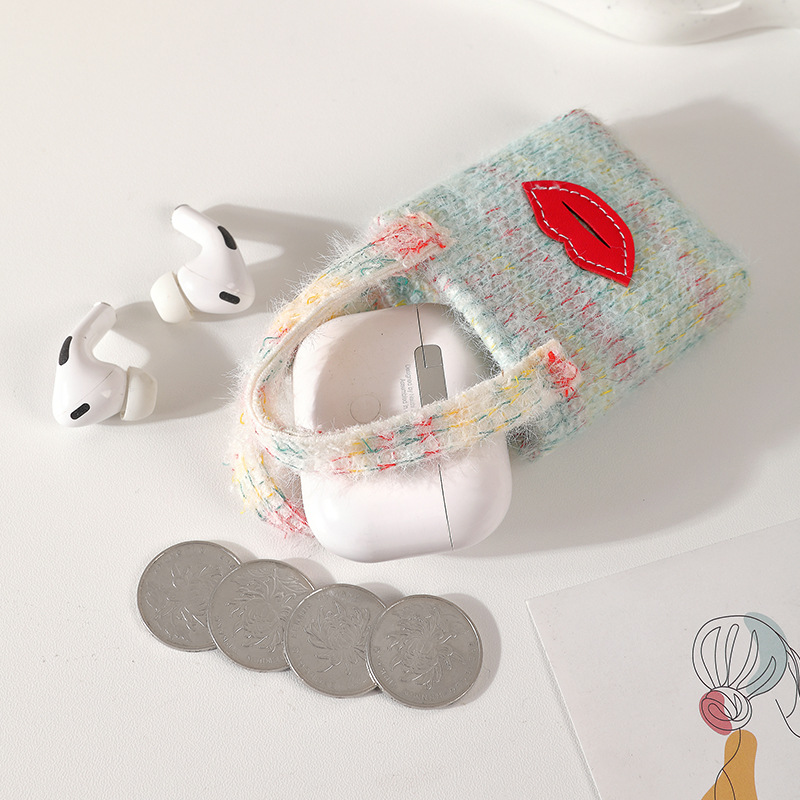Ailun's new plush mini earphone case, Apple AirPods neckband storage case, portable flip earphones Application Scenario