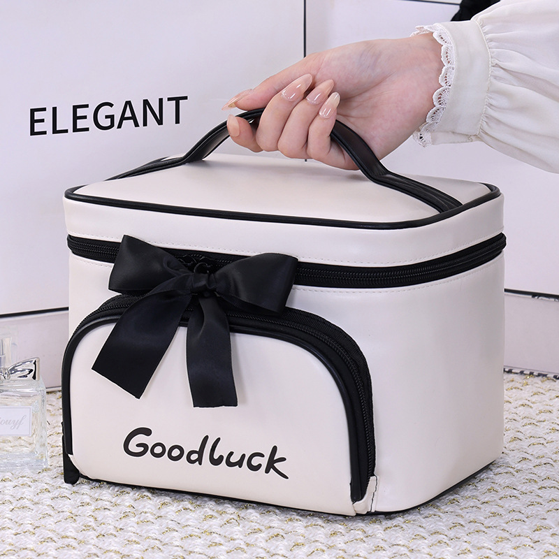 The new cross-border product, Butterfly Charm Makeup Bag, features a large capacity and a high-end feel. It is a small fragrance style hand-held cosmetics storage bag and a toiletries bag Specification drawing