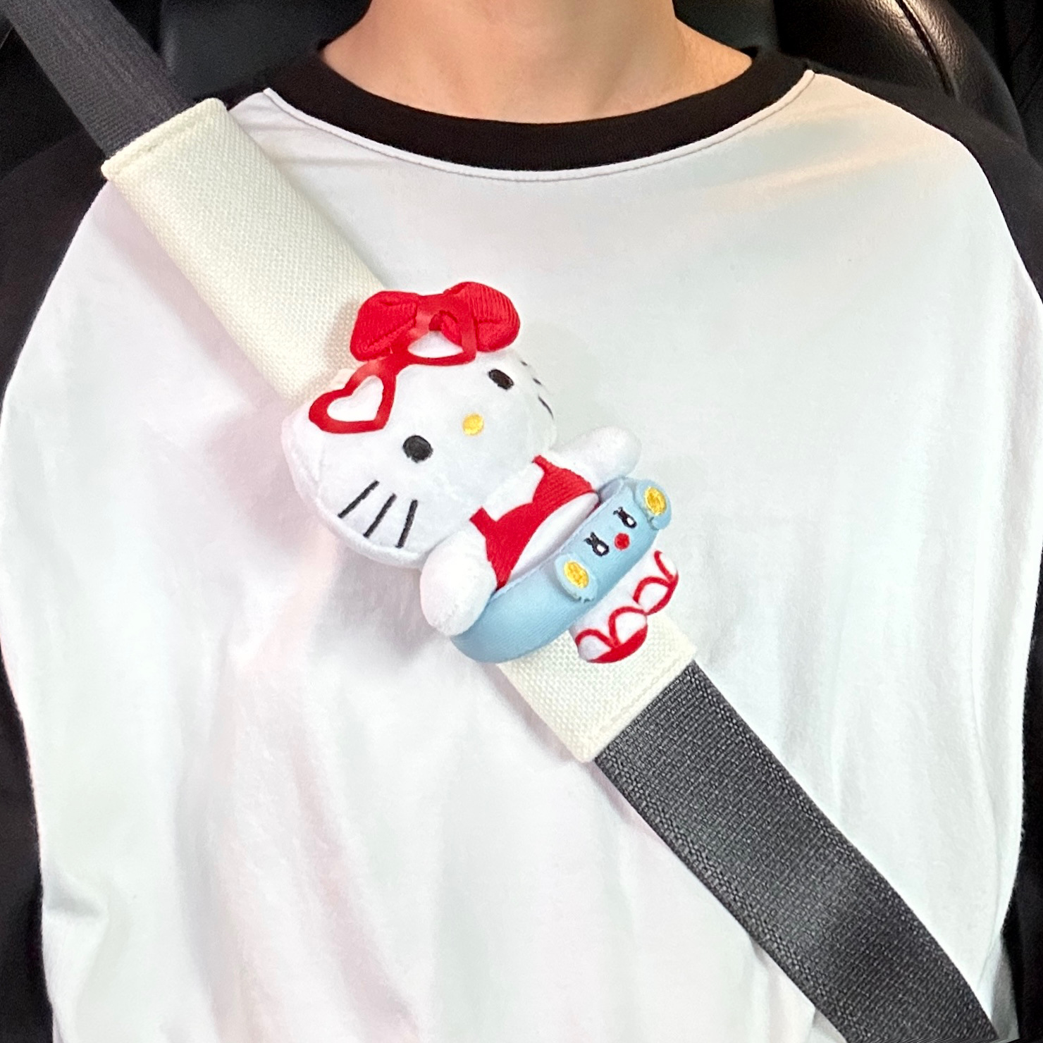 Cartoon swimming ring, cat, car seat belt, shoulder guard, high-end look, female car interior decoration, anti-strangling neck car cover Application Scenario