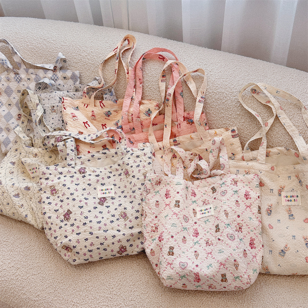 47201 InS-style cartoon embossed canvas bag, casual single-shoulder bag, cloth bag, a girl's handbag for going shopping full figure