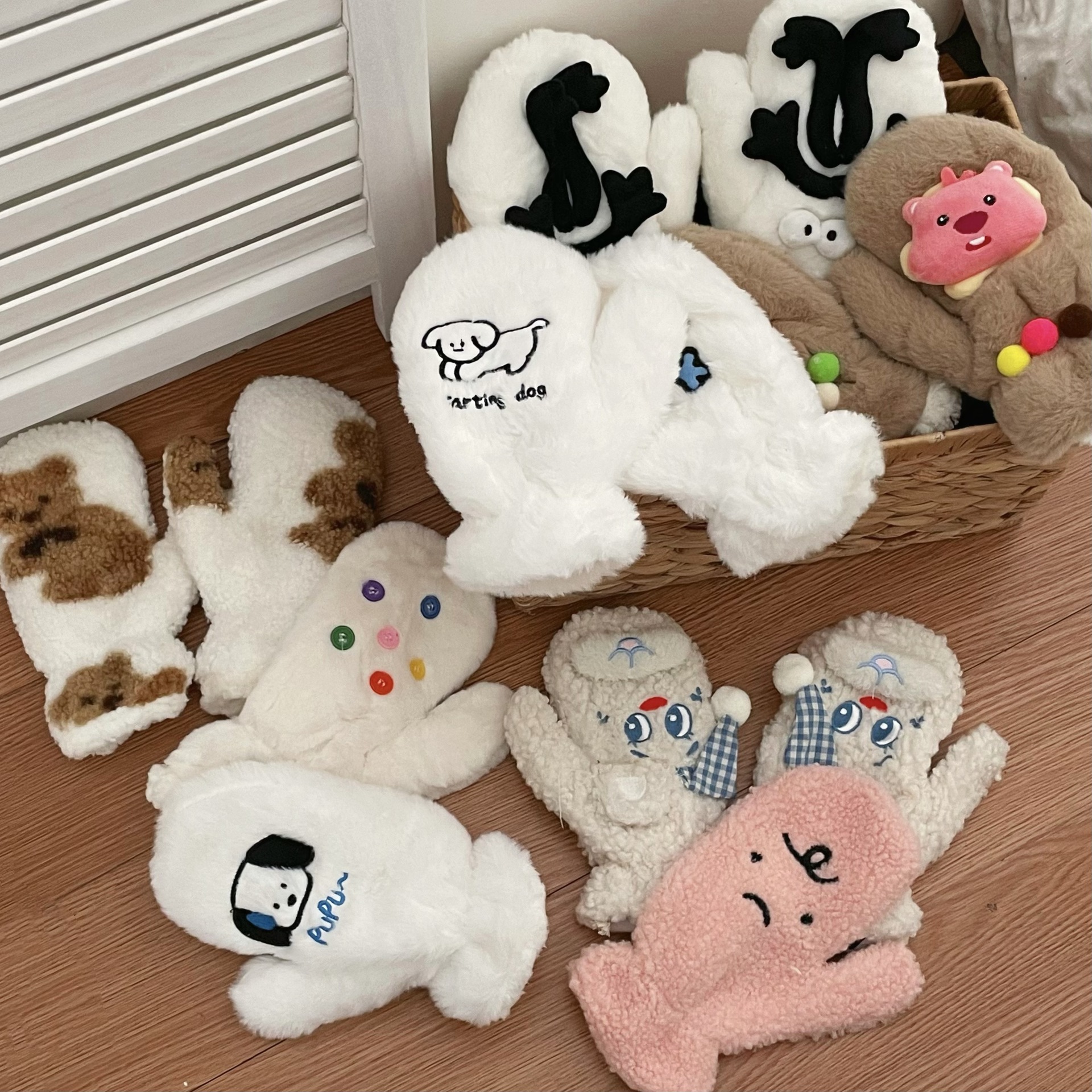 Let's open the blind box gloves together! They are essential gloves for both home and travel. The blind box is both good-looking and practical details Picture