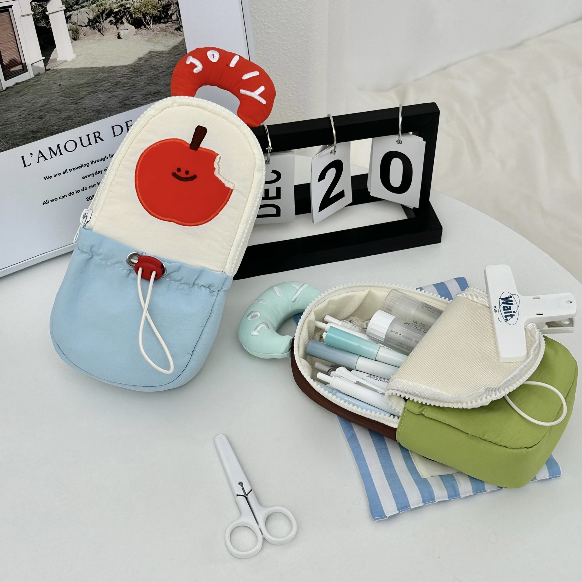 Original cartoon hand-held pencil case in Instagram, high appearance level, large capacity hand-held stationery box for high school students, standing stationery details Picture