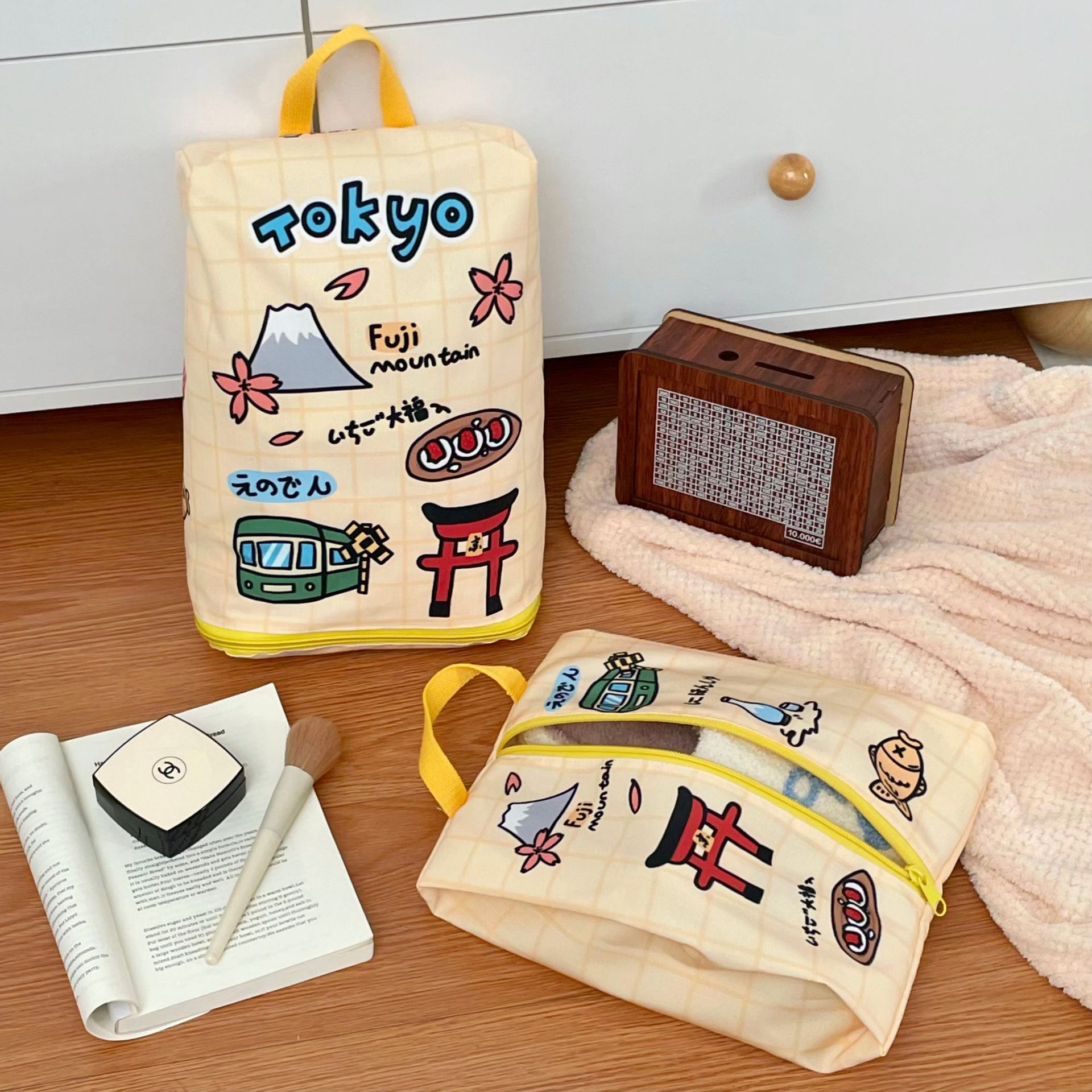 Travel storage bags, close-fitting clothing storage set bags, business trip and travel suitcases, waterproof portable toiletry porters Application Scenario