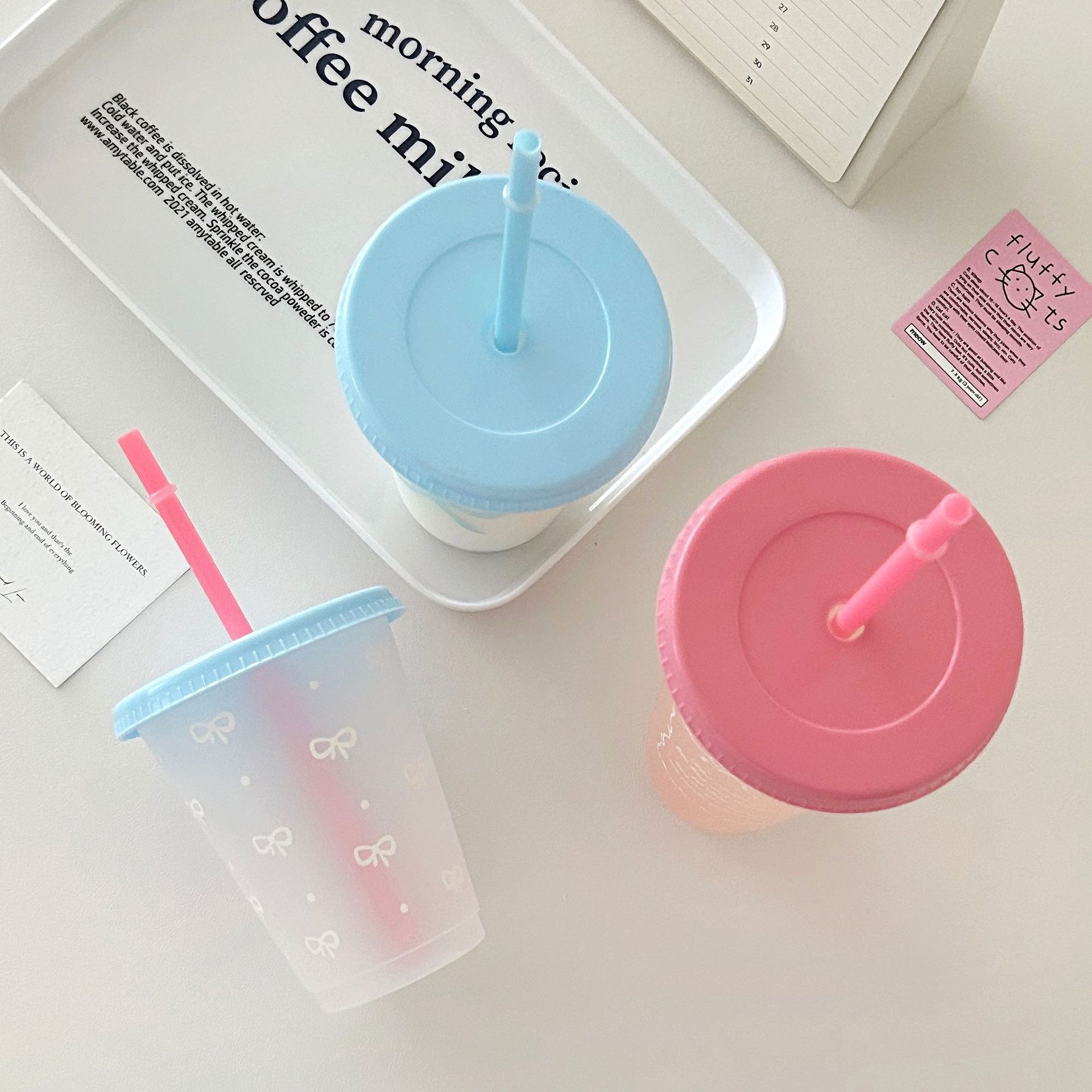 Summer girl's heart plastic straw cup, large-capacity portable home travel milk tea cup, cold drink cup, casual cup, water cup Item Picture