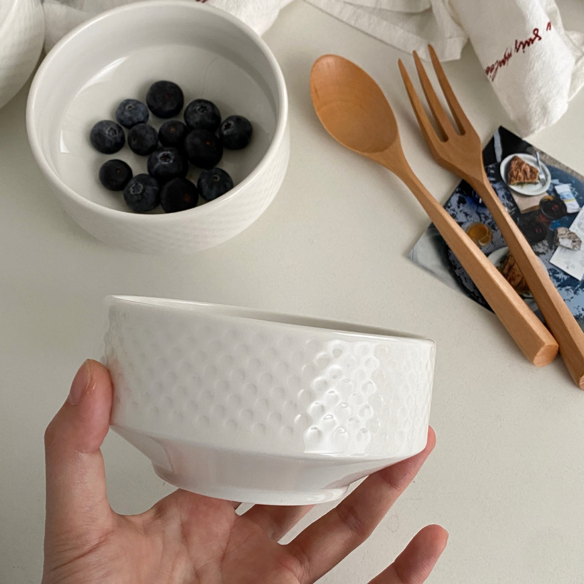 Japanese-style high-end minimalist relief ceramic rice bowl kitchenware, creative household breakfast dessert bowl with high appearance level Specification drawing