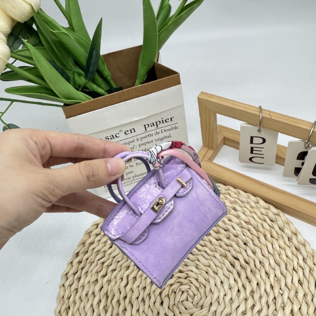 Pure color enchanted platinum bag pendant earphone case key bag Application Scenario