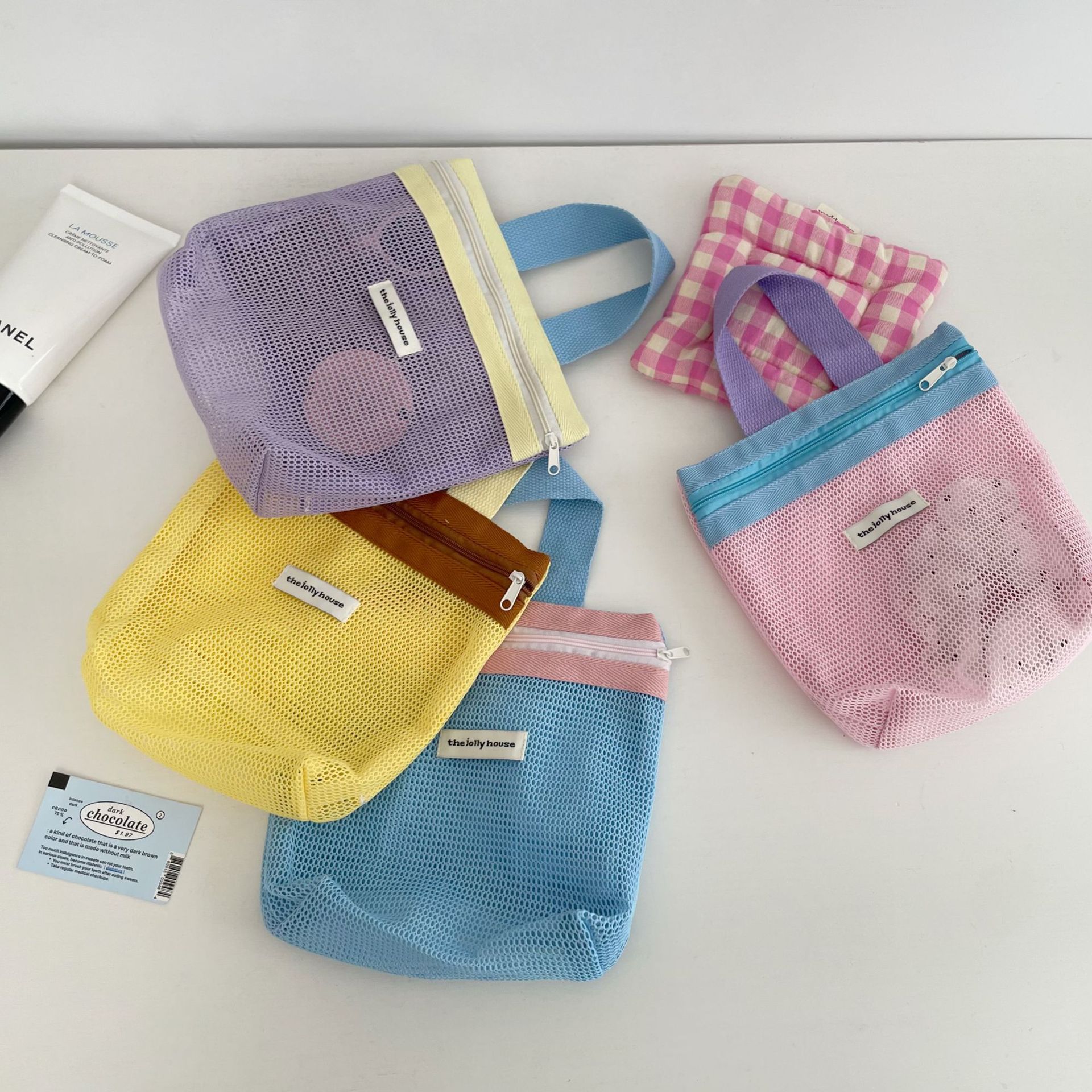 Dopamine mesh hand-held toiletry bag, summer makeup bag, portable breathable and water-draining storage bag for bathing, fitness and travel Specification drawing