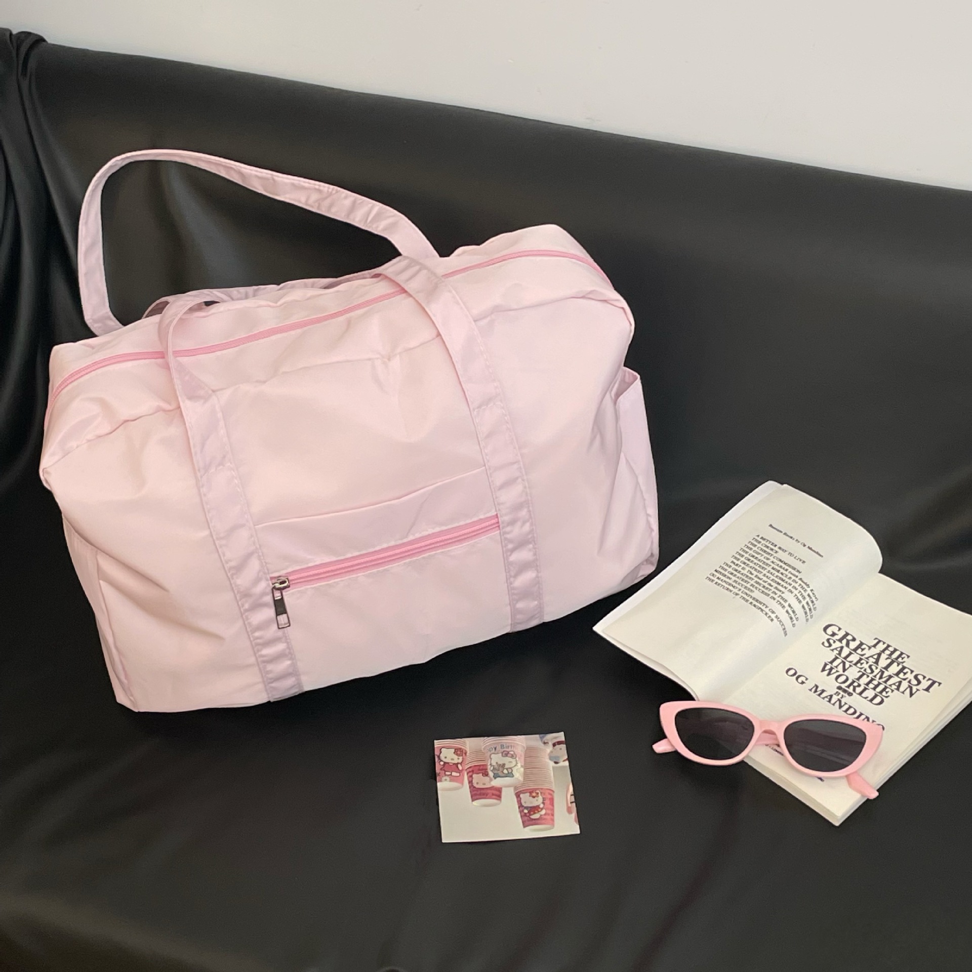 Short trip nylon travel bags, simple and large-capacity sports bags, fitness bags, mommy bags, luggage bags, tote bags for women Application Scenario