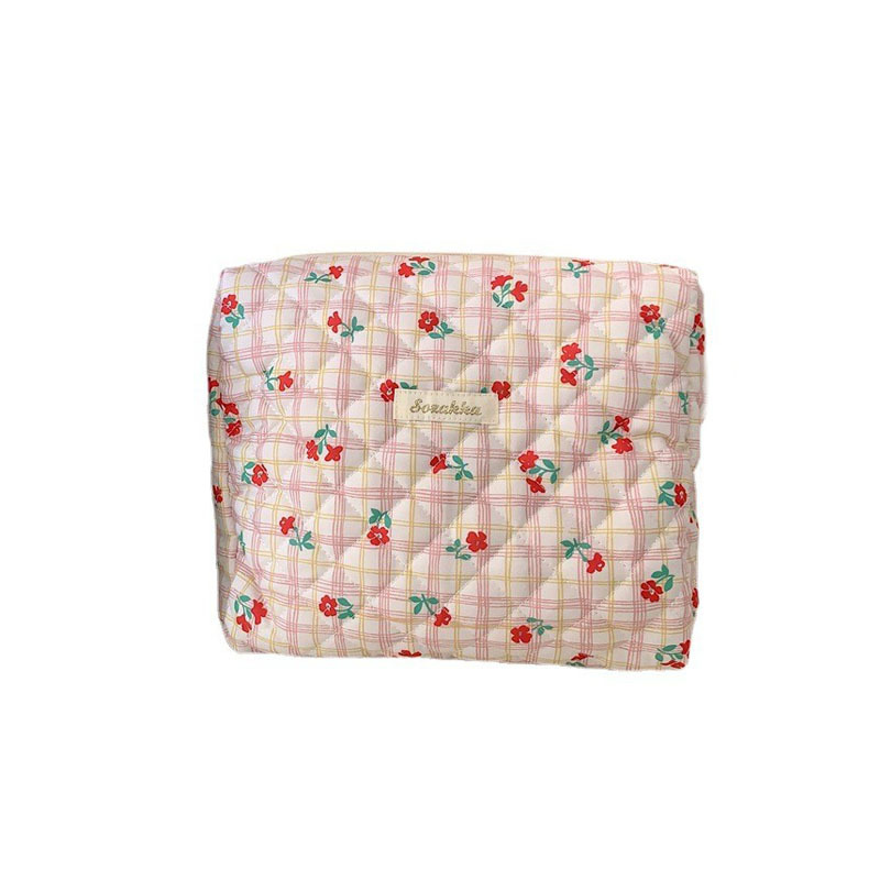 3613 ins Bear Flower quilted clutch, cosmetic bag, large-capacity inner liner bag, portable toiletry and storage bag Item Picture