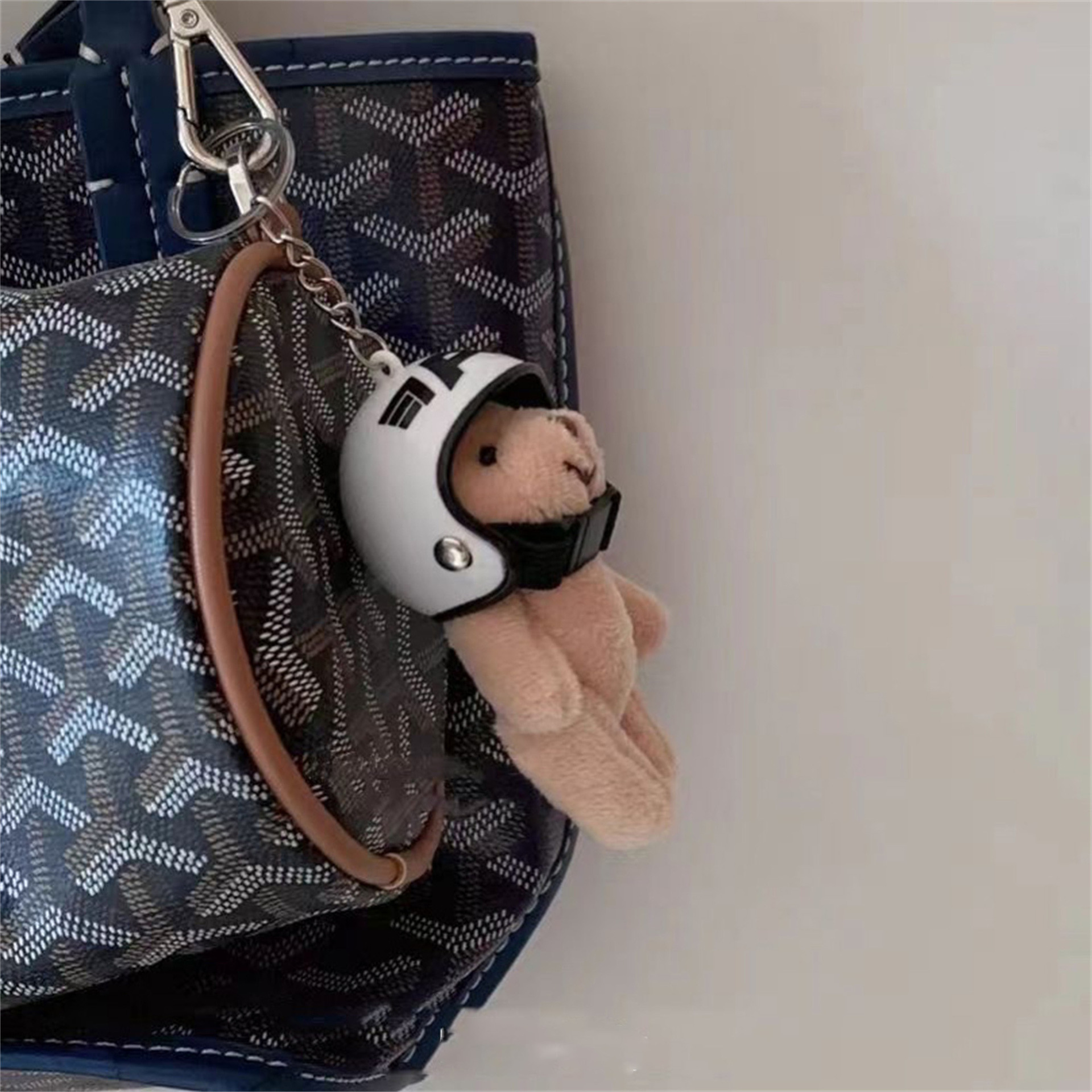 Motorcycle helmet, teddy bear plush pendant, Korean Instagram fan, niche keychain, couple bag pendant Specification drawing