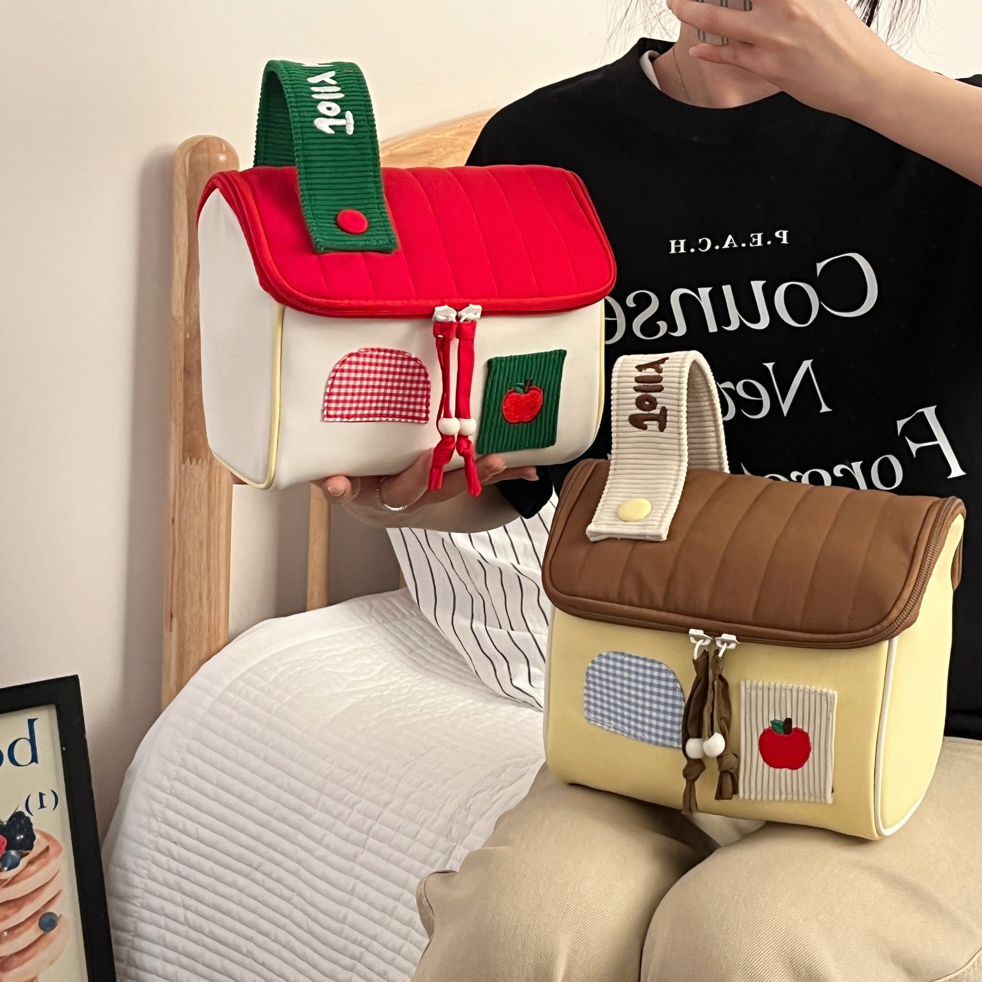 Cross-border Apple House Makeup Bag, Cartoon series, Travel small house toiletry bag, Travel Portable makeup storage bag Specification drawing