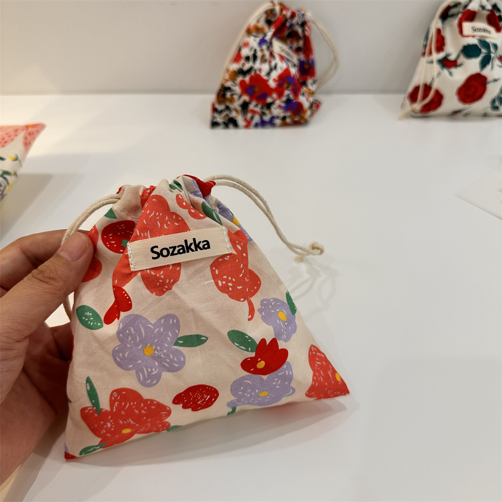 34225 Storage bag, small cloth bag, Japanese lipstick bag, portable makeup bag, women's portable cosmetics bag, drawstring bag Application Scenario