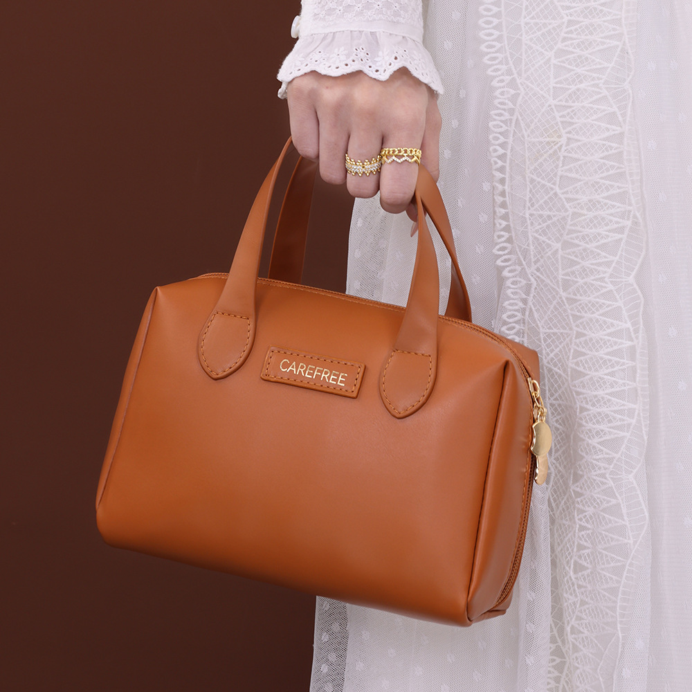 The best-selling cross-border product, the Meiladebei hand-held makeup bag, is a high-end, portable and large-capacity travel cosmetics storage bag Specification drawing