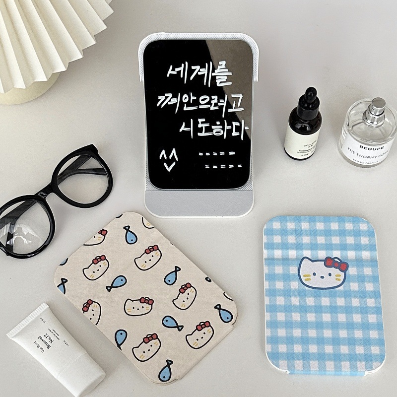 Cute cat-shaped folding mirror, high appearance level, portable student dormitory desktop, household standing dressing mirror Application Scenario