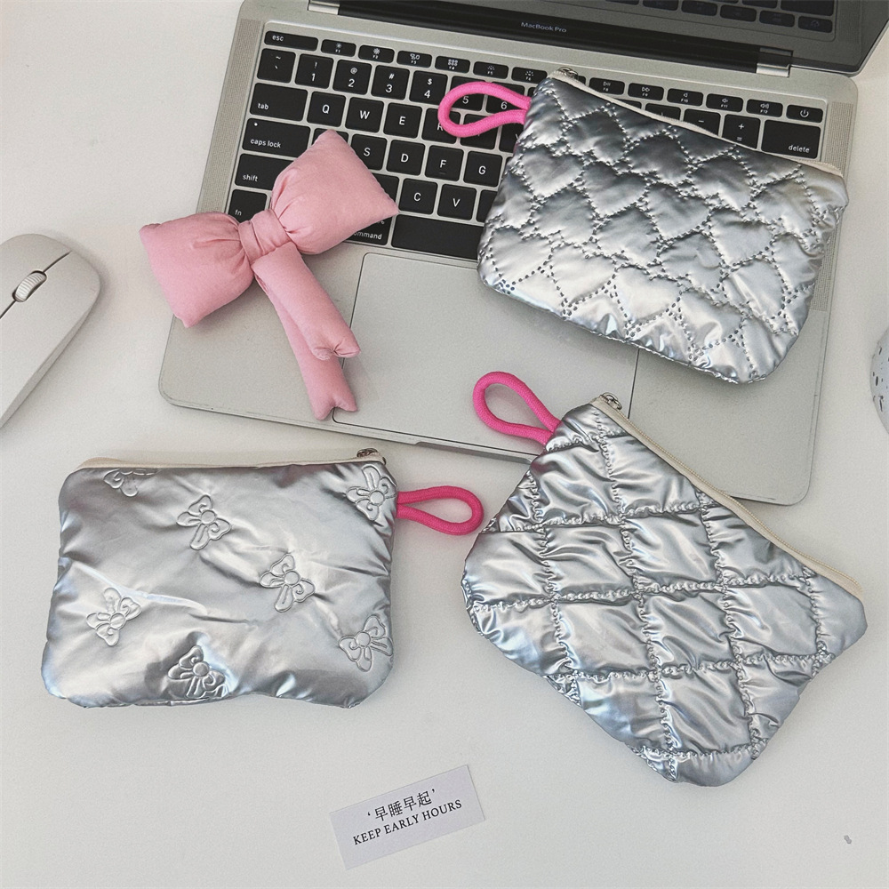4731 Instagram blogger's diamond-shaped silver heart-shaped clutch, cosmetic pocket, portable storage hygiene bag details Picture