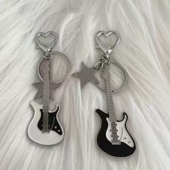 y2k Hot Girl Electric Guitar Star Bass Keychain ins American retro Niche bag Pendant Sweet and Cool Millennium Style details Picture