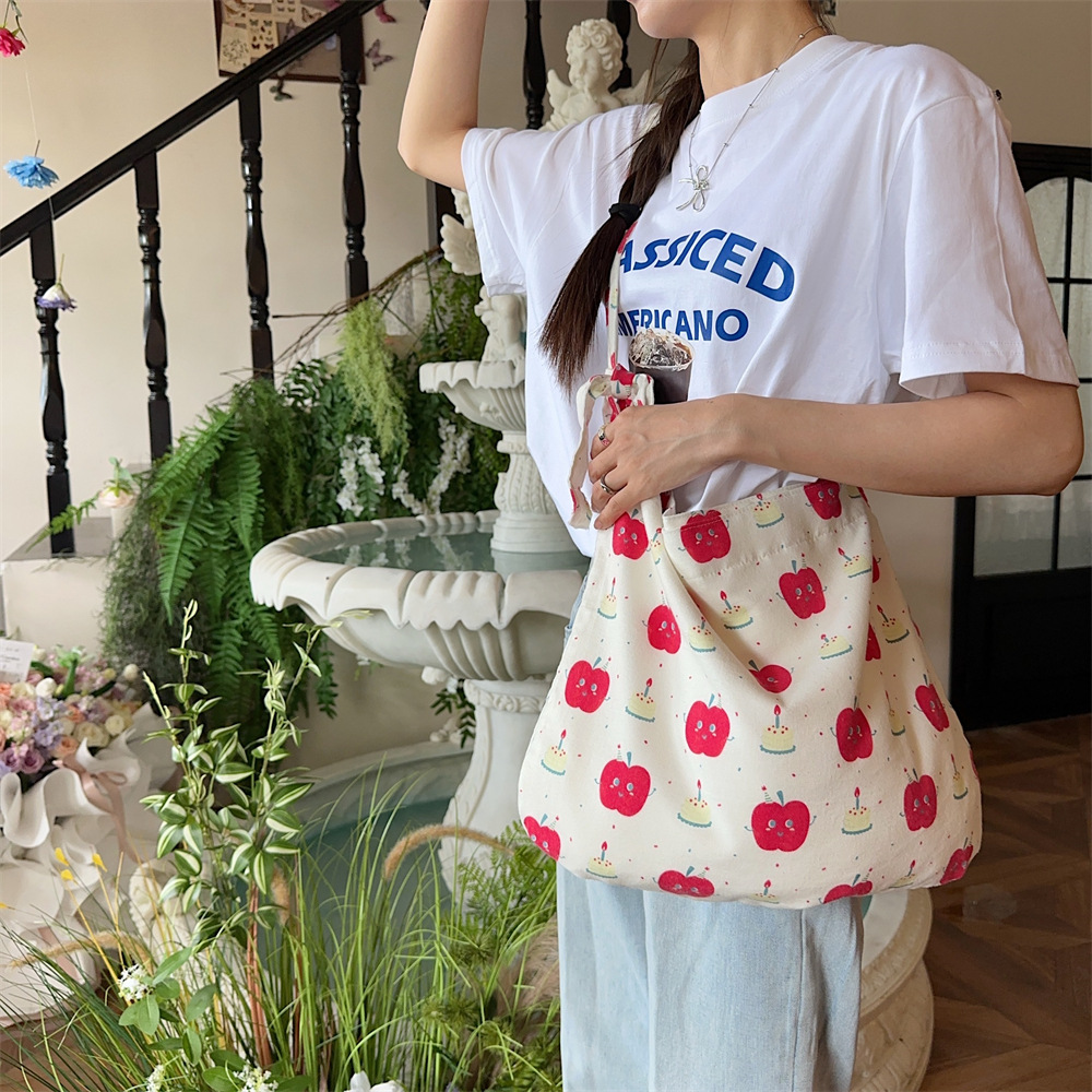 47262 Summer New large-capacity cute apple crossbody bag, versatile commuting tote bag, travel canvas bag full figure