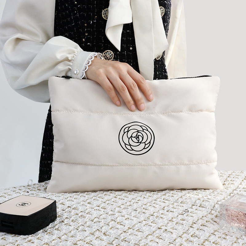 Xiaoxiangfeng Camellia large-capacity down cotton fashionable hand-held makeup bag, portable toiletry bag, high-end storage bag full figure