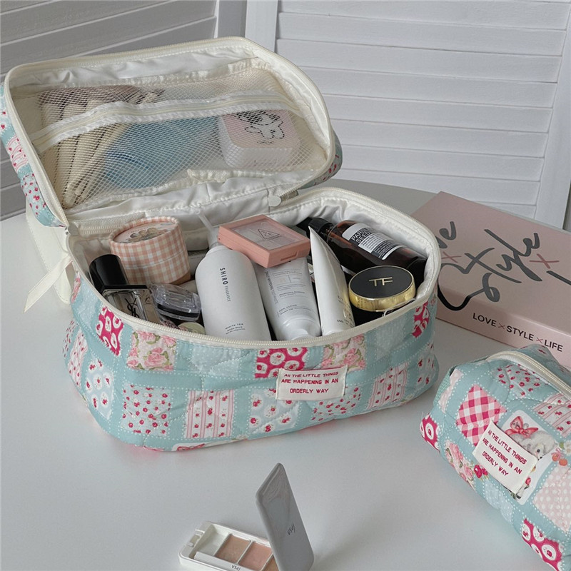 Cute Showa Little Lamb makeup bag, girlish heart, large capacity, high appearance level, toiletries bag, portable travel storage bag details Picture