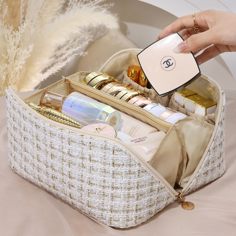Hand-held pillow makeup bag, ins high-end style, gold grid pillow bag, travel toiletries bag, large-capacity storage women's bag full figure