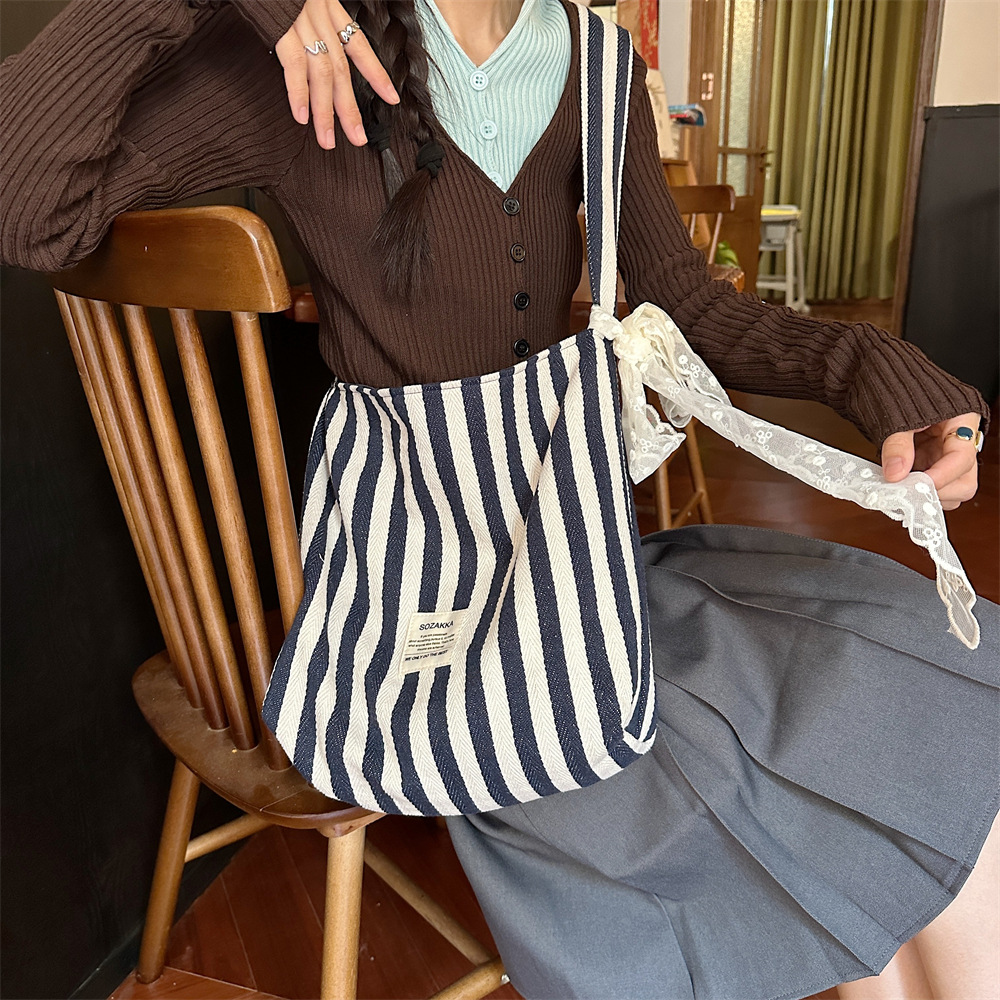 48302 Instagram trendy Korean striped bag, fashionable and versatile shoulder bag, new canvas bag for carrying while shopping Application Scenario