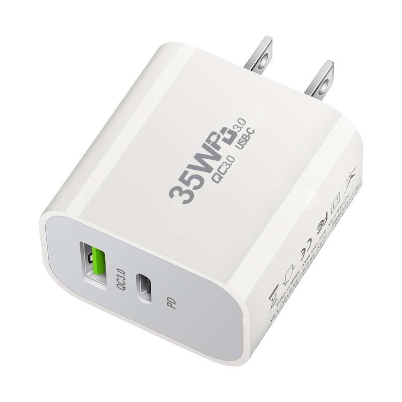 The 35W gallium nitride charger and 35W Australian PD+QC3.0 adapter are suitable for 35W direct charging of iPhone 15 full figure