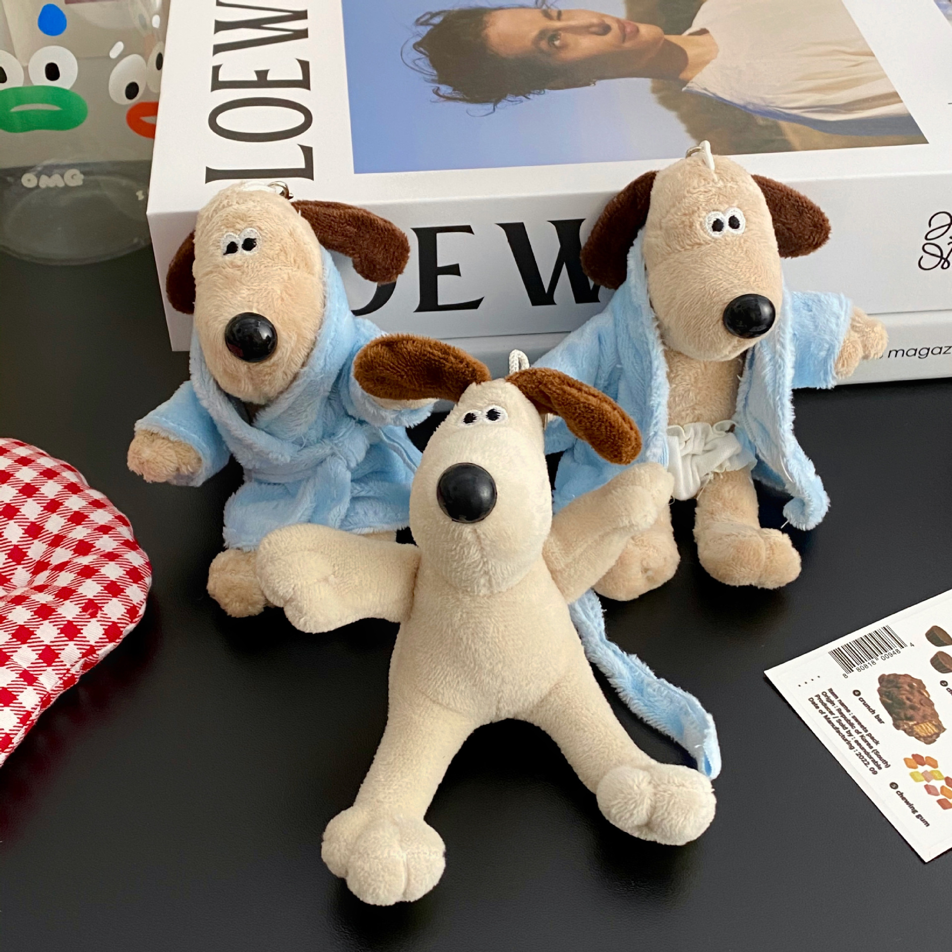 Cute pet owner dog keychain bathrobe, adorable puppy cartoon plush toy pendant, birthday gift doll Specification drawing