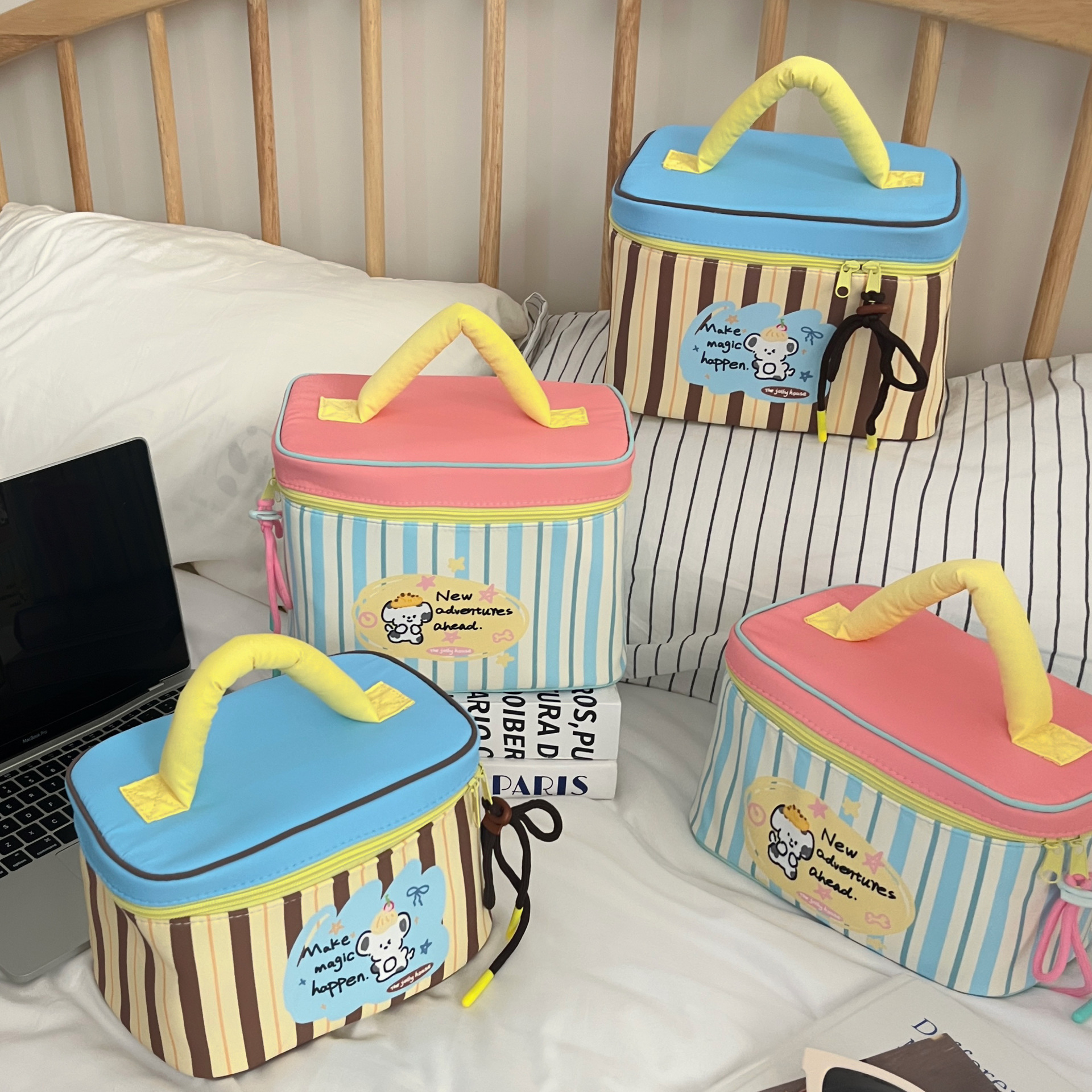 Cartoon striped puppy lunch box bag, large-capacity multi-functional preservation bag, hand-held insulated bag, picnic and camping snack bag full figure