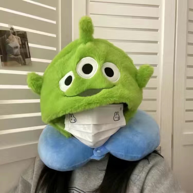 Creative and cute three-dimensional neck protection U-shaped pillow, big ears cartoon hooded U-shaped pillow, travel and leisure nap plush neck pillow full figure
