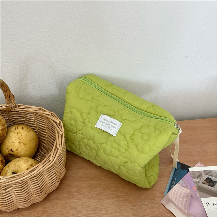 Original and homemade Ins-style soft floral makeup bag, macaron-colored portable large-capacity skin care product storage bag Item Picture