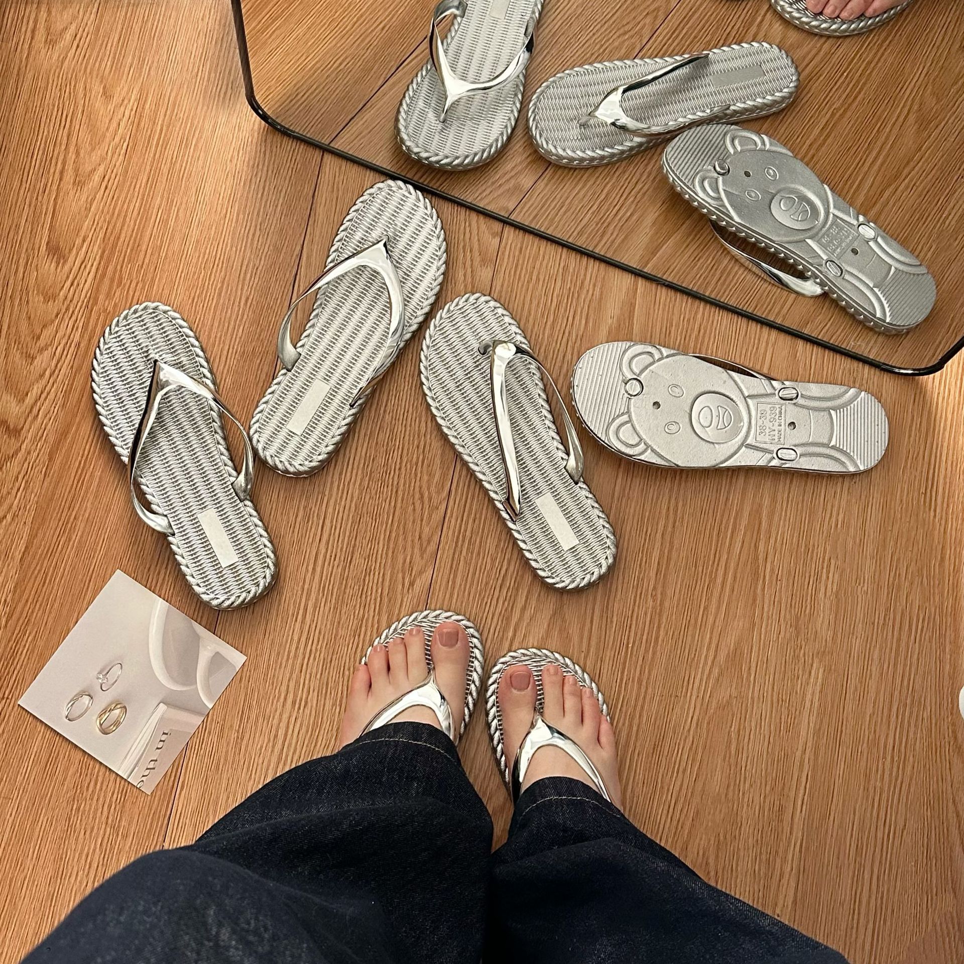 New glossy rattan flip-flops, flip-flops, women's fashion flip-flops, comfortable flat slippers, summer casual sandals full figure