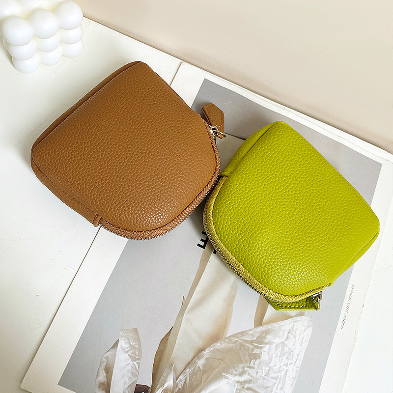 New Korean-style coin purse for women, mini clutch bag, simple soft leather zipper coin purse, earphone case and storage bag Application Scenario