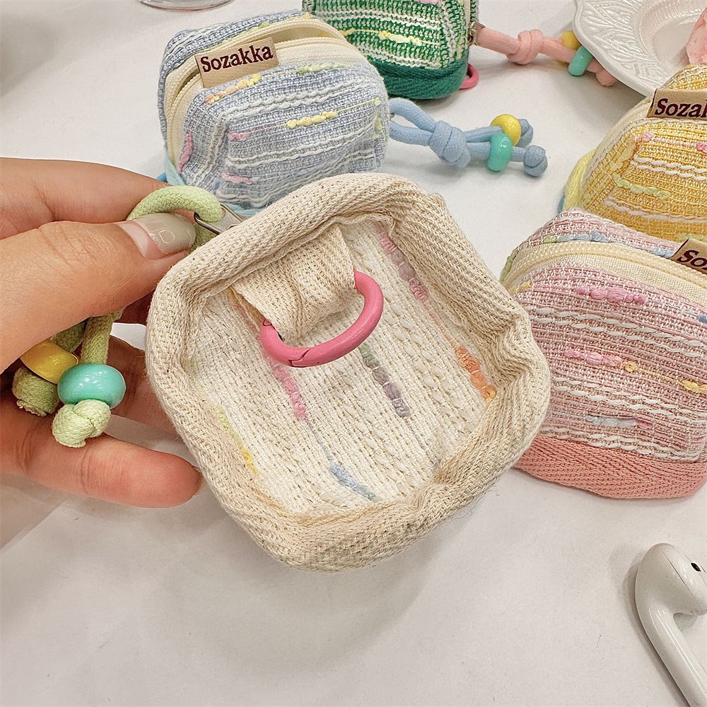 410312 Xiaoxiangfeng is cute and portable, suitable for storing soft fabric cases of Apple wireless Bluetooth headphones Application Scenario