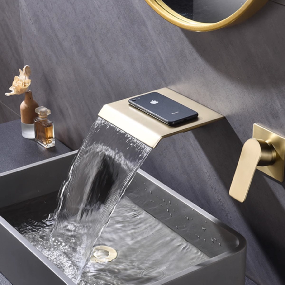 The hotel bathroom features built-in cold and hot water faucets, concealed built-in waterfall water outlet walls, and wall-mounted drainage bathtubs all made of copper details Picture