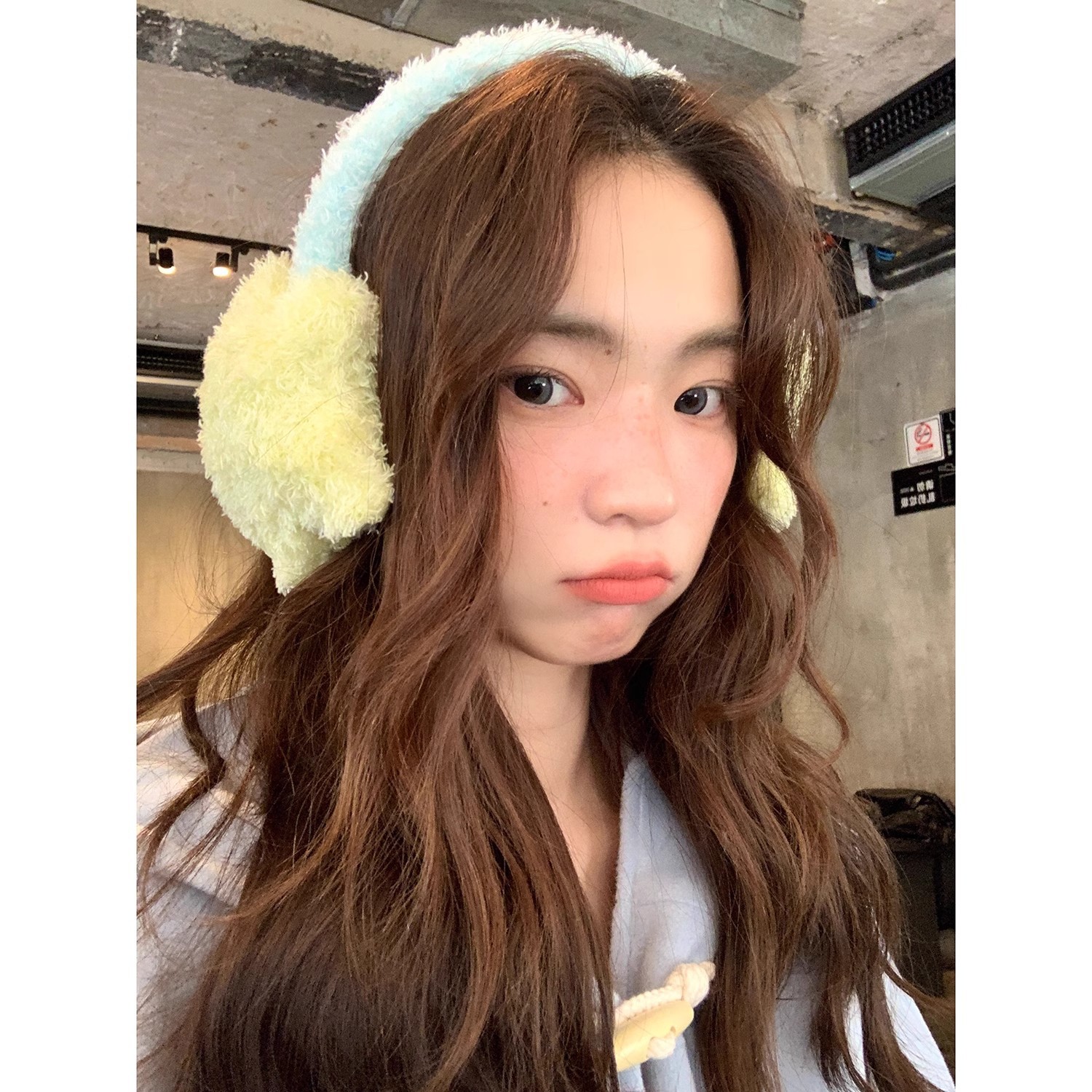 Yellow and blue five-pointed star ear cups 2024 new style, sweet and versatile. Wholesale of ear warming and ear covers for student cycling trips Application Scenario
