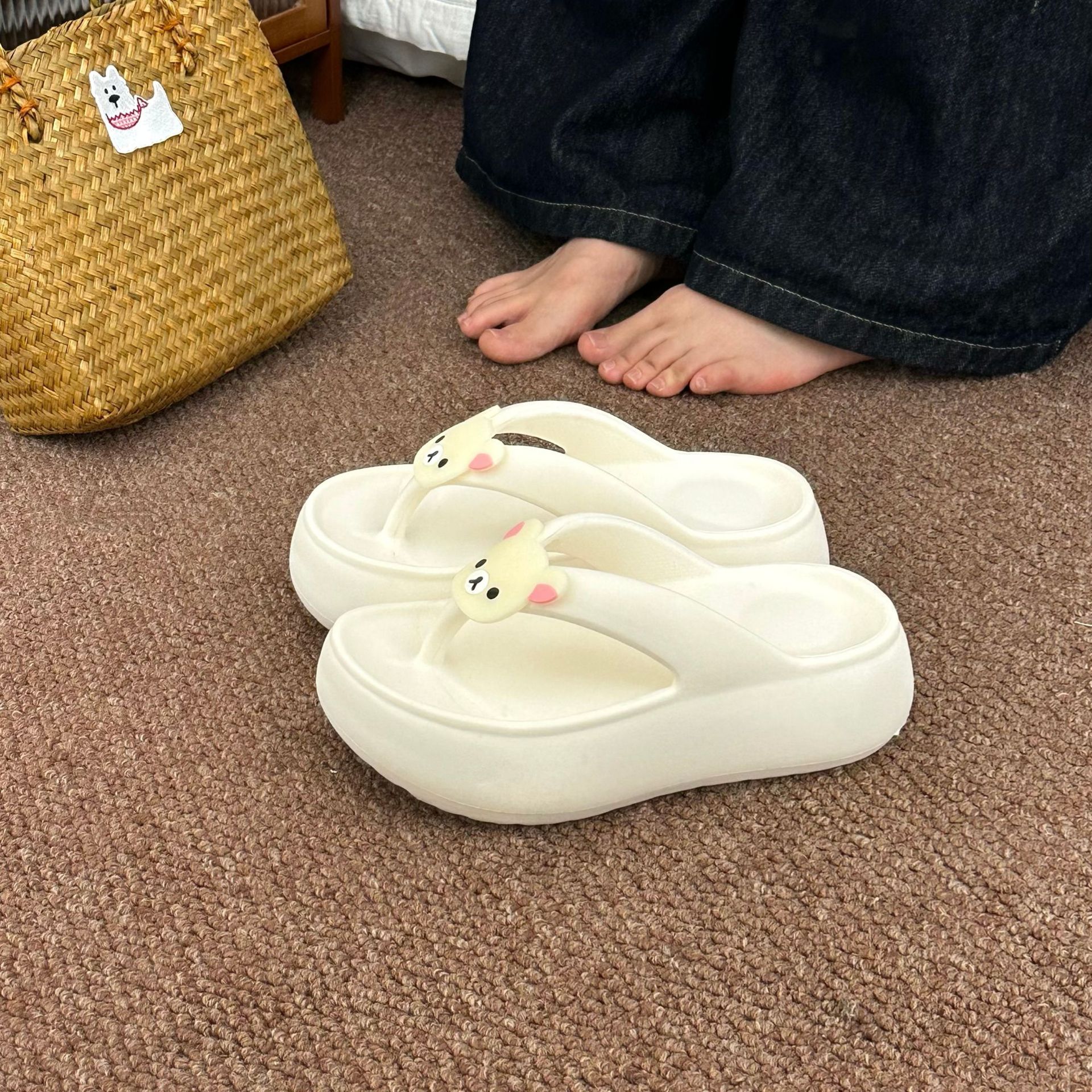 Relaxing Bear Flip-flops 2025 New style Versatile women cartoon height-increasing slippers can be worn outside in summer as casual soft-soled thick-soled slippers Specification drawing