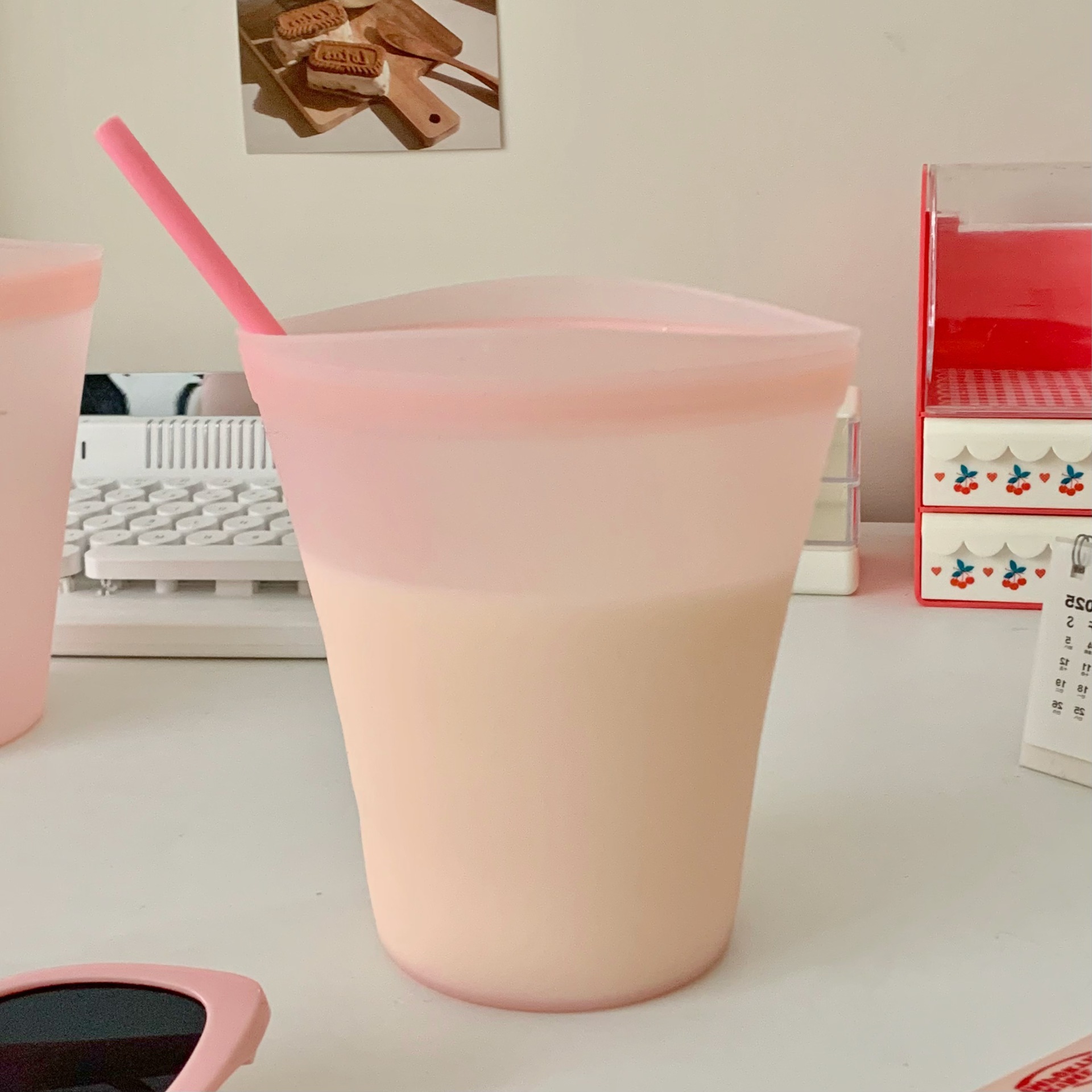Food-grade silicone milk tea cup, portable foldable women's large-capacity reusable cup, juice milk cup details Picture
