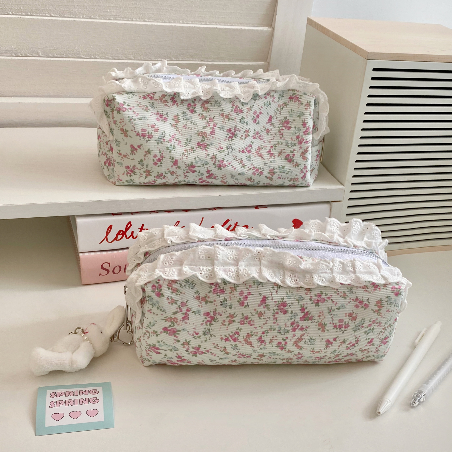 Korean-style lace floral print pen case, a new large-capacity portable student stationery box with high appearance standards and pencil storage bag full figure