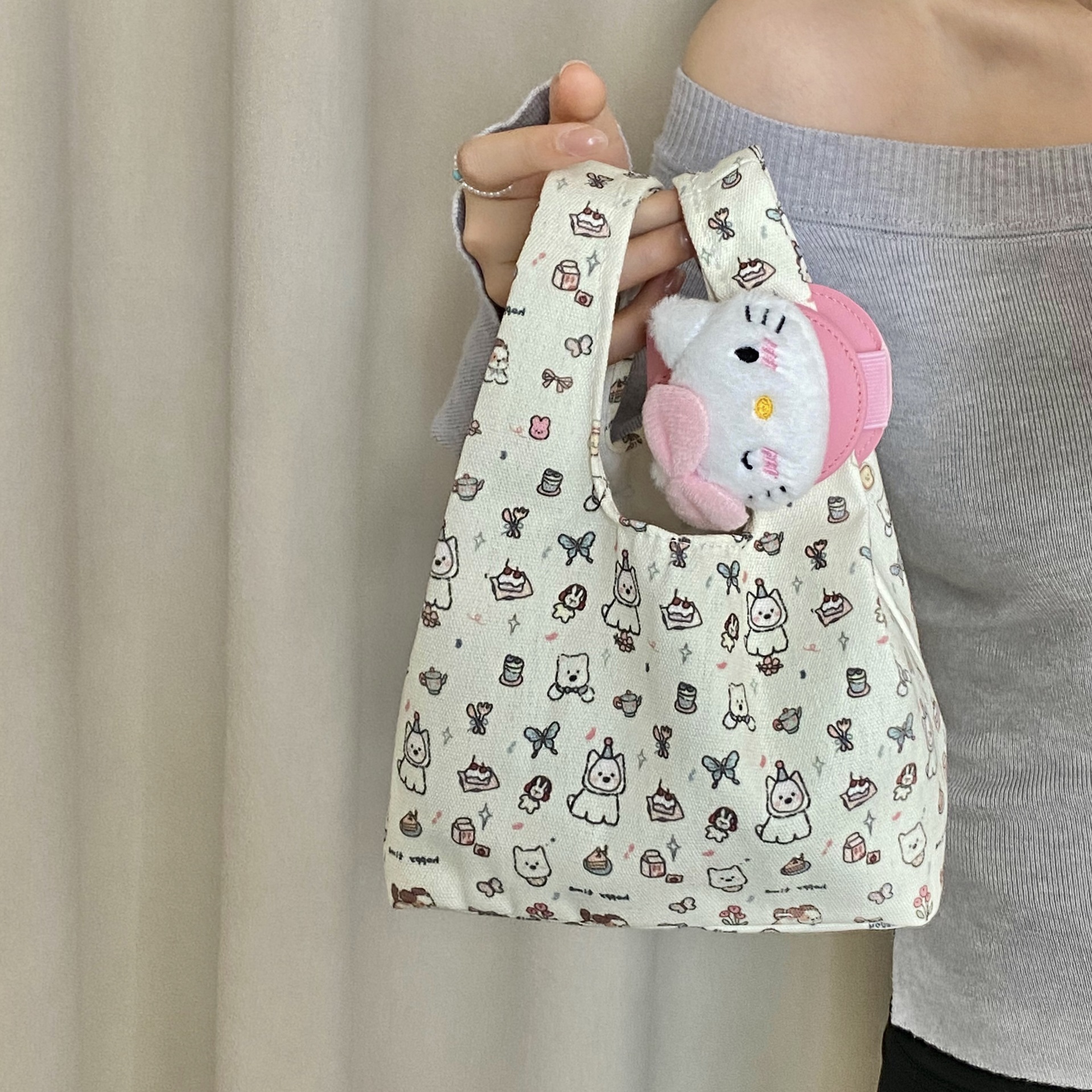 Summer cartoon printed handbag, fabric cute dog makeup bag, portable storage bag for going out and miscellaneous items handbag full figure