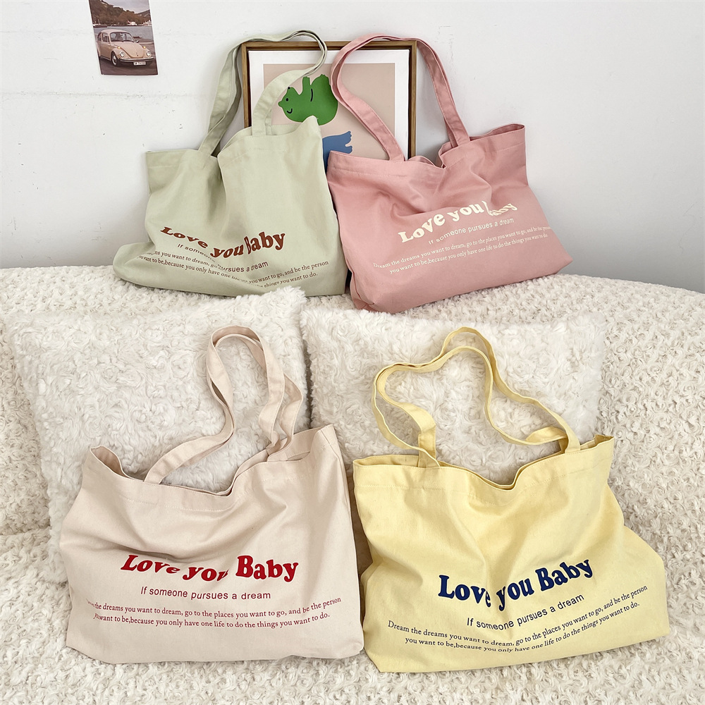 53142 Korean-style letter-printed canvas bag, a niche large-capacity commuter single-shoulder tote bag, suitable for carrying and shopping on one shoulder full figure